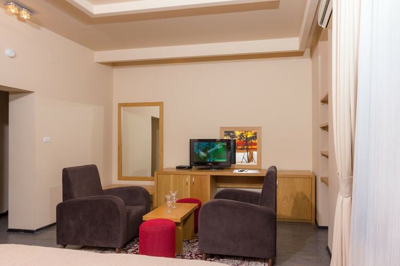 Hotel Lirak