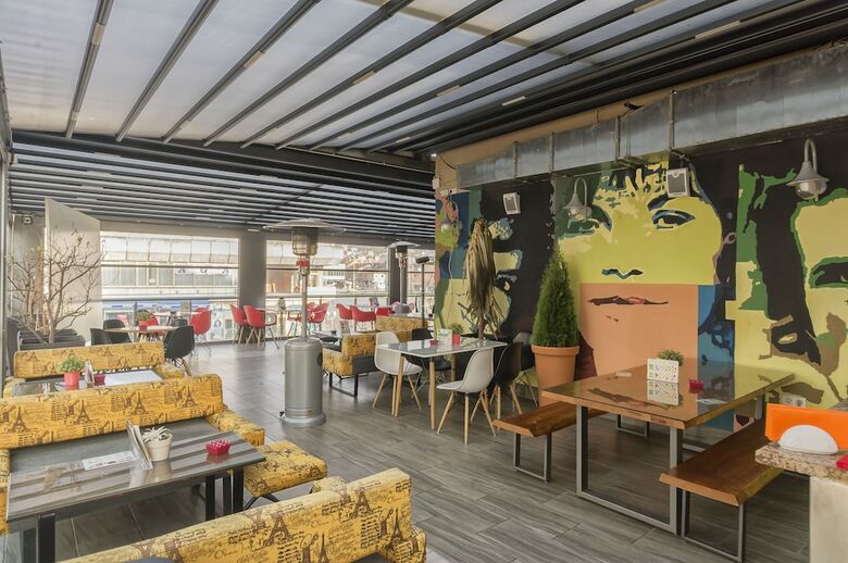 Hotel Lirak
