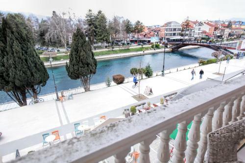 Art Theatre Caffe - River View Hotel