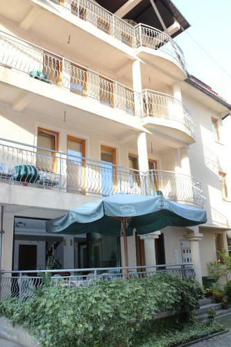 Elbini Apartments