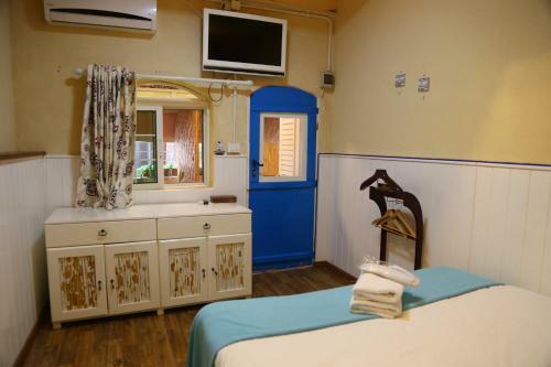 Hostal Byblos Fishing Club Guesthouse