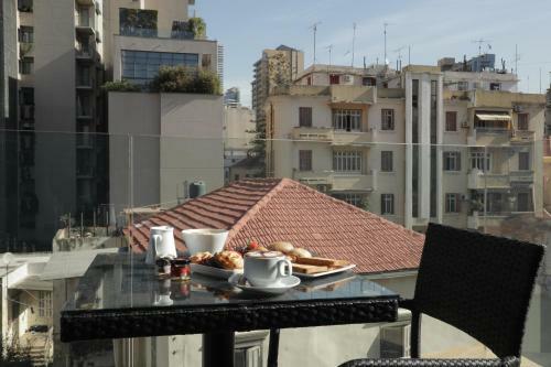 Hotel Monot Suites