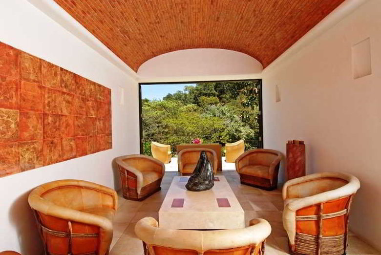 Villa Azalea Inn & Organic Farm