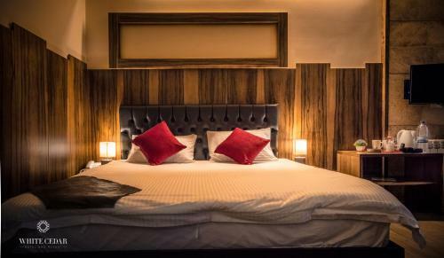 White Cedar Hotel &resort