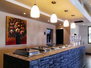 La Fuente Hotel & Suites