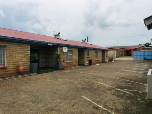 Hostal Kubung Guest House