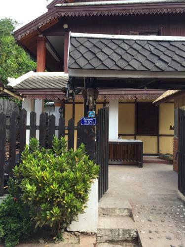 Chill Riverside Hostel & Cafe