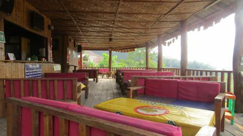 Hotel Chomdoy Bungalow & Restaurant