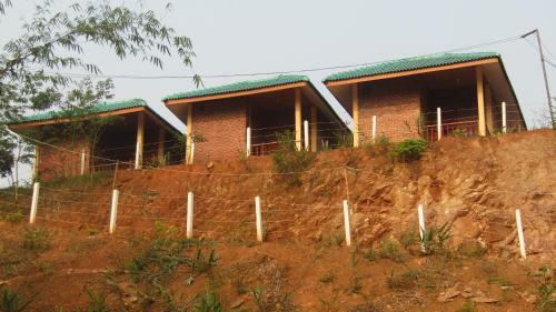 Hotel Chomdoy Bungalow & Restaurant