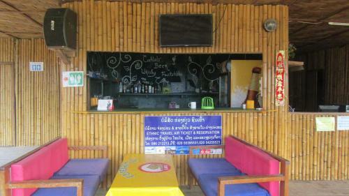 Hotel Chomdoy Bungalow & Restaurant