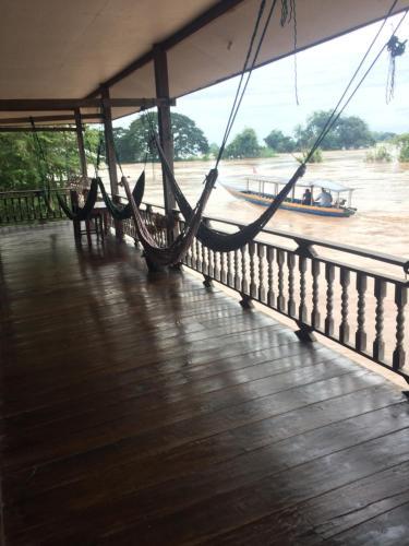 Hostal Riverside Bungalow