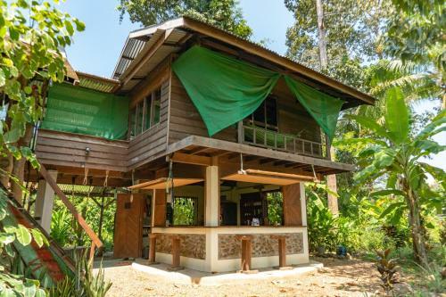 Rudi Mental Holiday Lodge