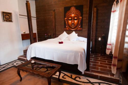 Paradise Hotel Boutique & Lounge