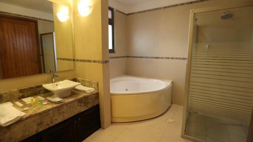 Hotel Tala Bay Residences