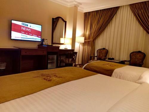 Town Season Hotel