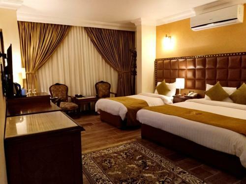 Town Season Hotel