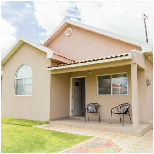 Hostal Caymanas Estate Neighbor