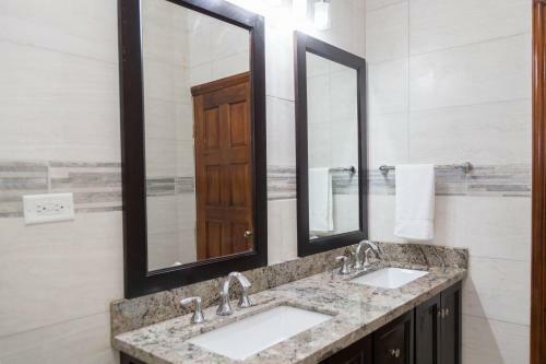 Luxury 3bd 3bth Apartment 2000 Sq. Ft. Gated Complex