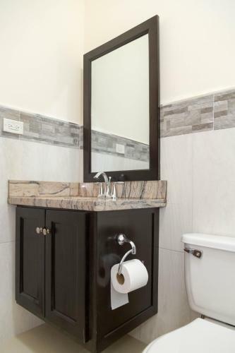 Luxury 3bd 3bth Apartment 2000 Sq. Ft. Gated Complex