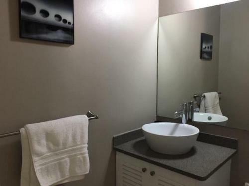 Kensington Court Apartment