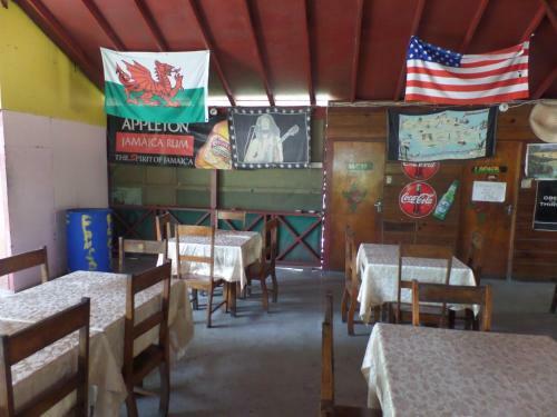 Dreadlocks Cottage @ Jah B's Beach Road Negril