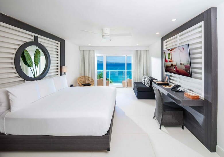 S Hotel Jamaica
