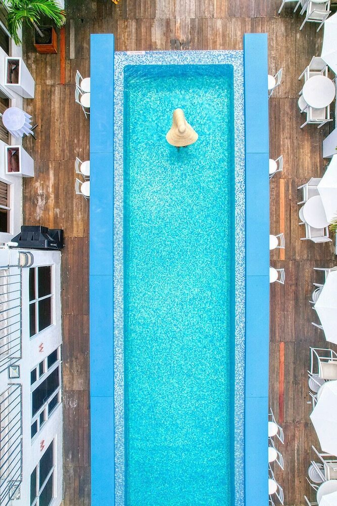 S Hotel Jamaica