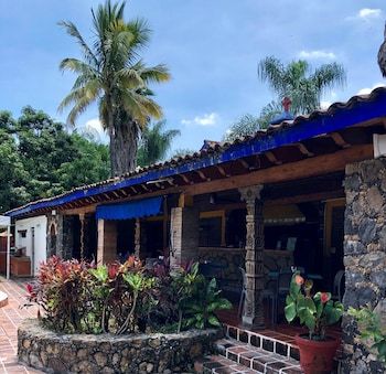 Parador De Manolos Hotel