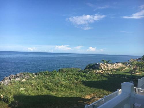 Townhome In Little Bay Country Club