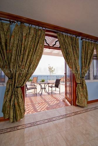 Copperwood Luxury Oceanfront Villa With Pool