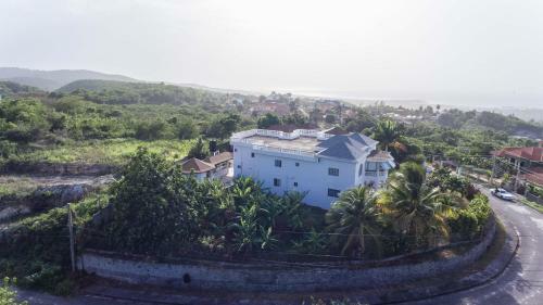 Hostal Queen Elizabeth House