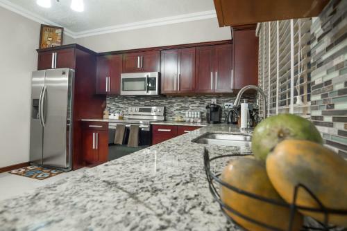Apartamento Luxury City View Rental In Kingston