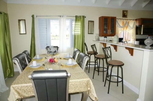 Villa Ocho Rios Under The Coolshade III