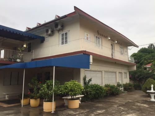 Sunset Inn Apartment Hotel