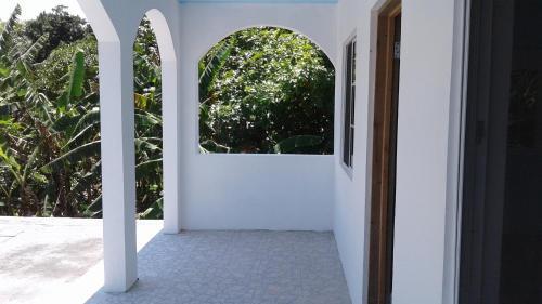 Bed & Breakfast Lovely Jamaica Home