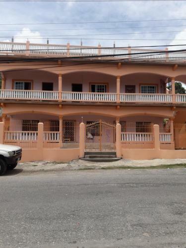 Hostal Albevel Fairview Complex