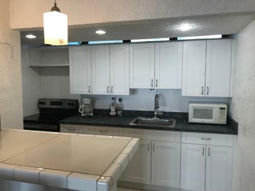 Apartamento Regatta Point Condo Ocean View