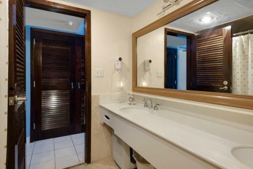 Hotel Sapphire Beach Resort