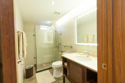 Surfrider Resort Hotel