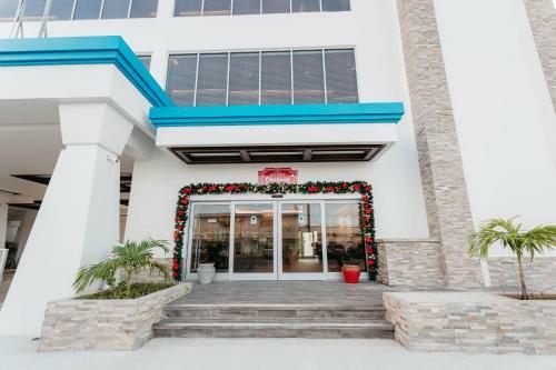 Surfrider Resort Hotel