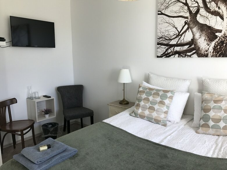 Hostal Lindart�n Guesthouse