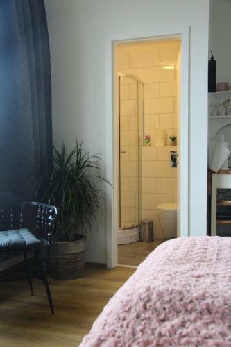 Private And Peaceful One Bedroom Apartments