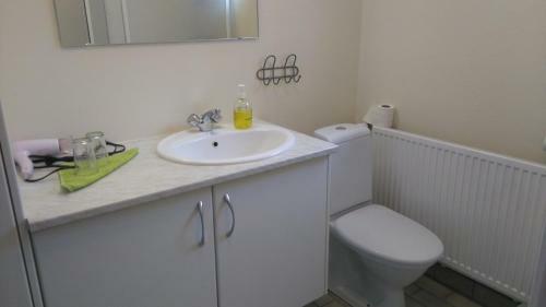 Br�nalaug Guesthouse - Holiday Home