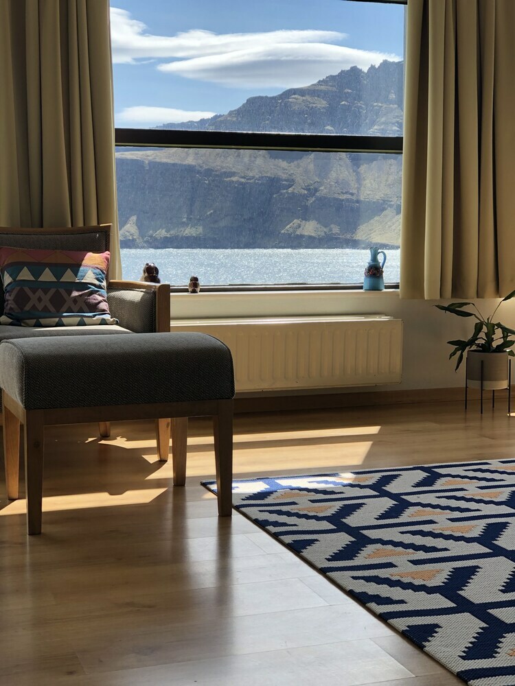 The Cliff Hotel