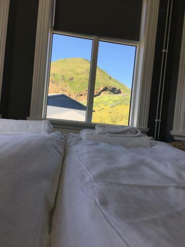 Hostal Guesthouse H�ll