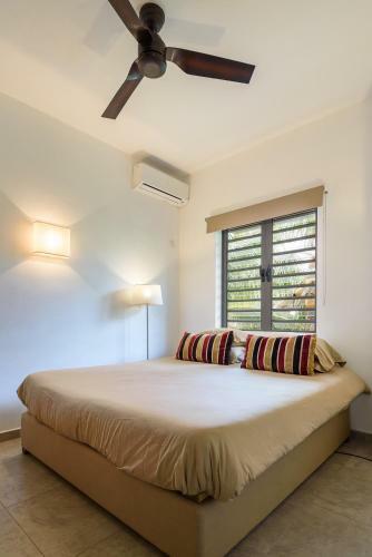 Pearly Sands - Beachfront Deluxe Apartment