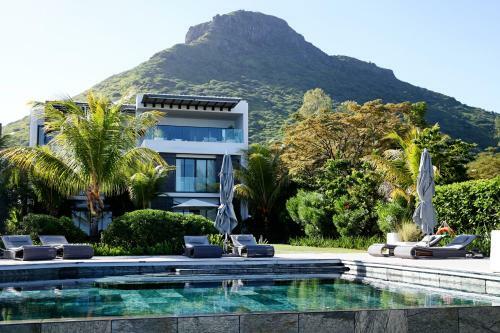 Sunset Coast Apartment