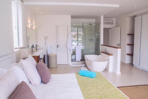 Hotel West Coast Marina