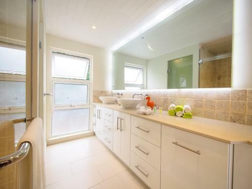 Villa Elegance At Island's Edge