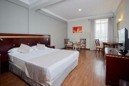 Gold Crest Hotel